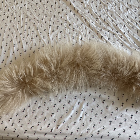 Luxurious Cream Faux Fur Women's Coat - Picture 10 of 13